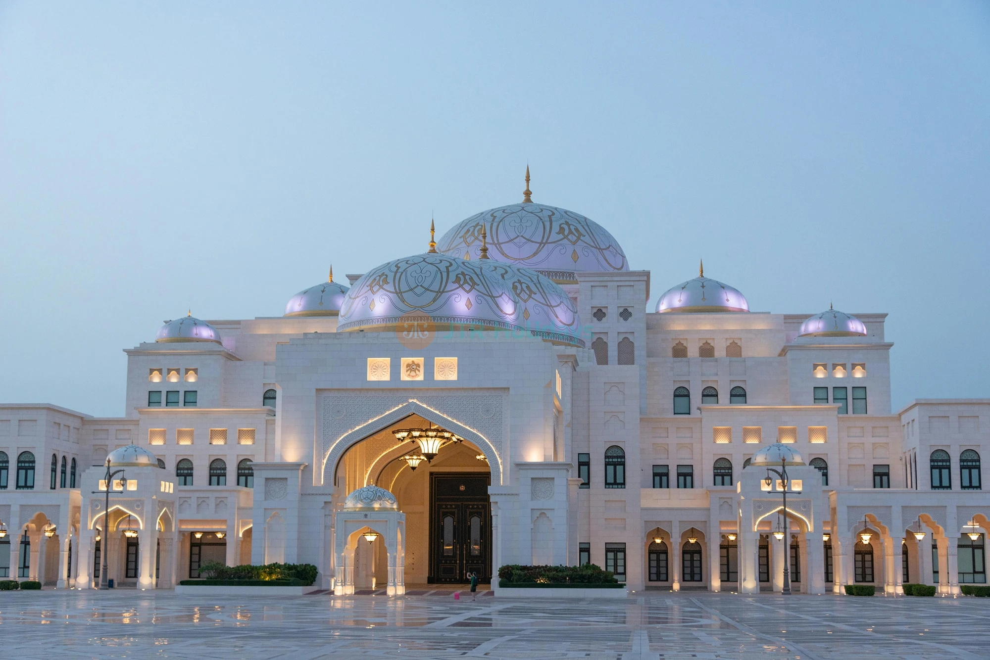 Abu Dhabi City Tour with Emirates Park Zoo Tickets - JTR Holidays