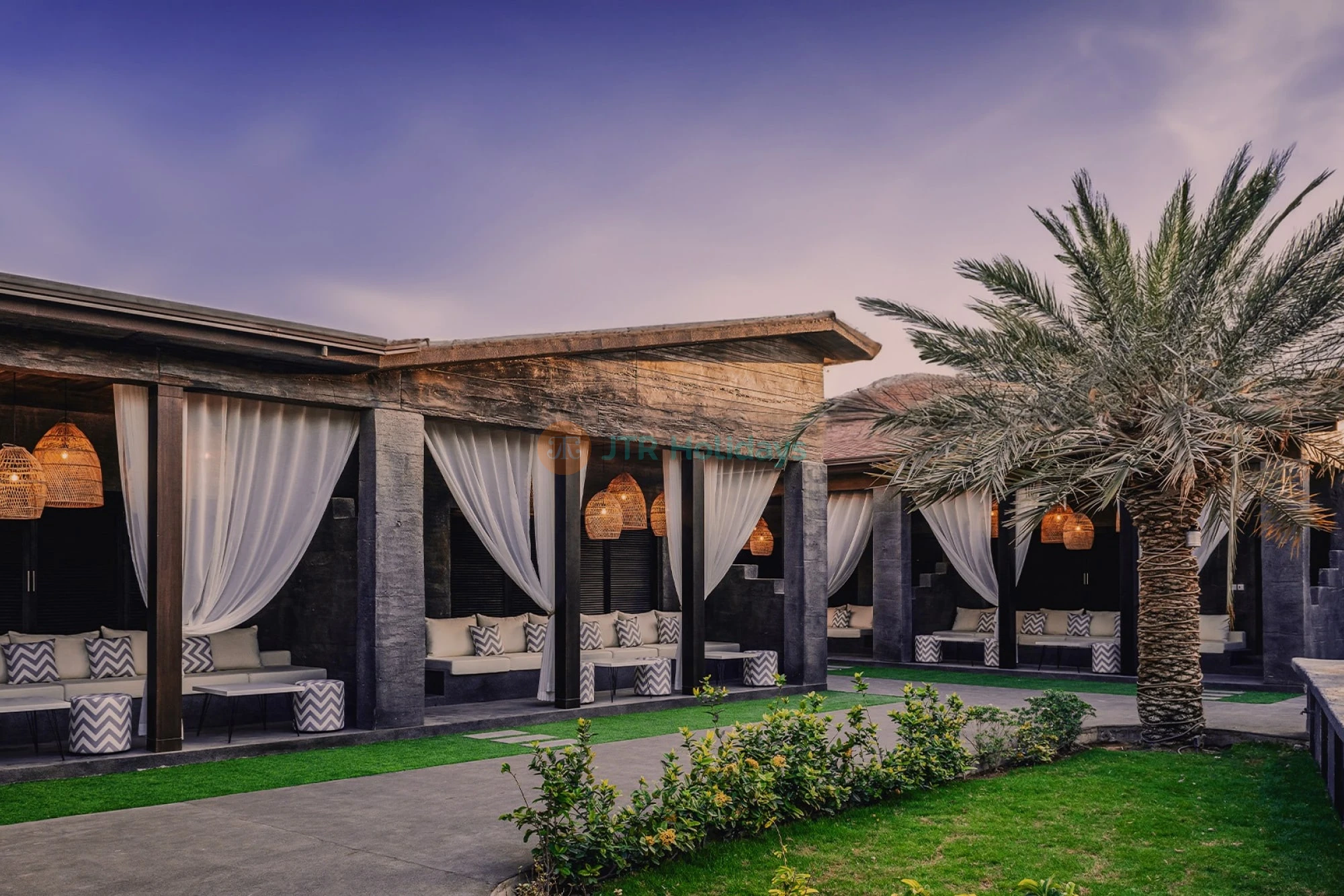 Abu Dhabi City Tour with Emirates Park Zoo Tickets - JTR Holidays