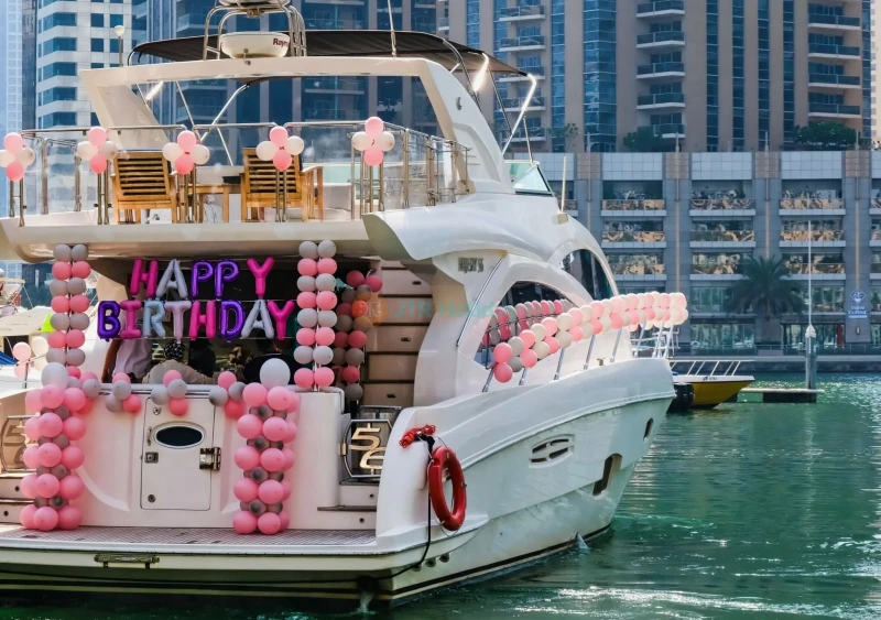 Yacht Birthday Party In Dubai (18 Pax)