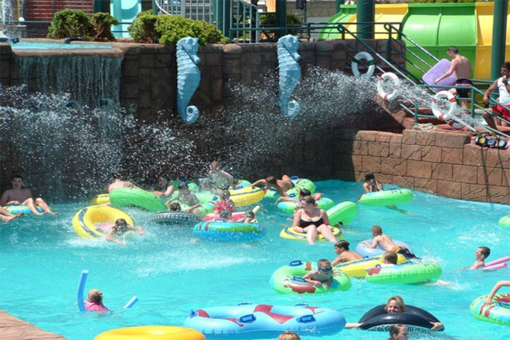 Marmaris Atlantis Waterpark - Enjoy a full day of fun at Atlantis Marmaris Waterpark! Splash down thrilling slides, relax on the beach, and enjoy pools and activities for all ages in Marmaris. Marmaris Atlantis Waterpark - Image 3 of 5