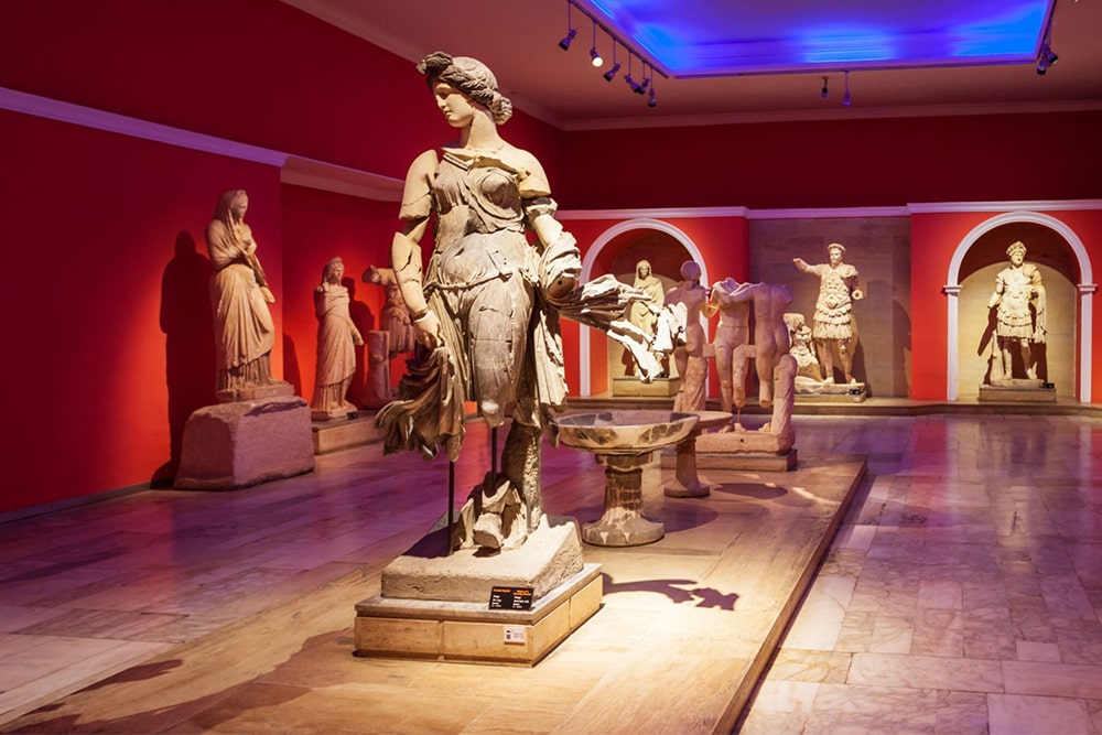 Eintrittskarte für das Archäologische Museum Antalya - Buchen Sie Eintrittskarten für das Archäologische Museum Antalya. Überspringen Sie die Warteschlange, erkunden Sie antike römische und byzantinische Schätze und entdecken Sie die reiche Geschichte der Türkei in Ihrem eigenen Tempo. Eintrittskarte für das Archäologische Museum Antalya - Bild 4 von 5
