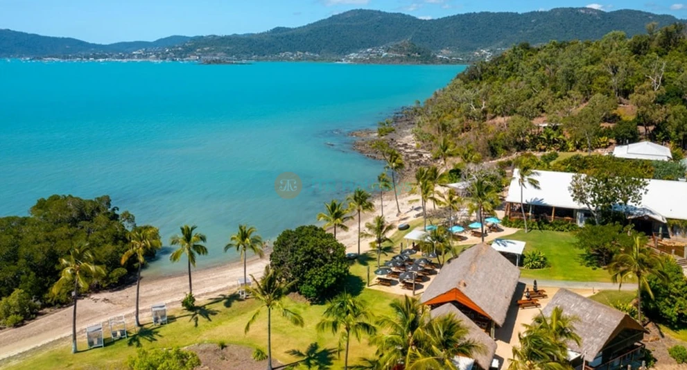 Falls to Paradise Tour Cedar Creek Falls & Northerlies Beach Bar from Airlie Beach - Image 1 of 5
