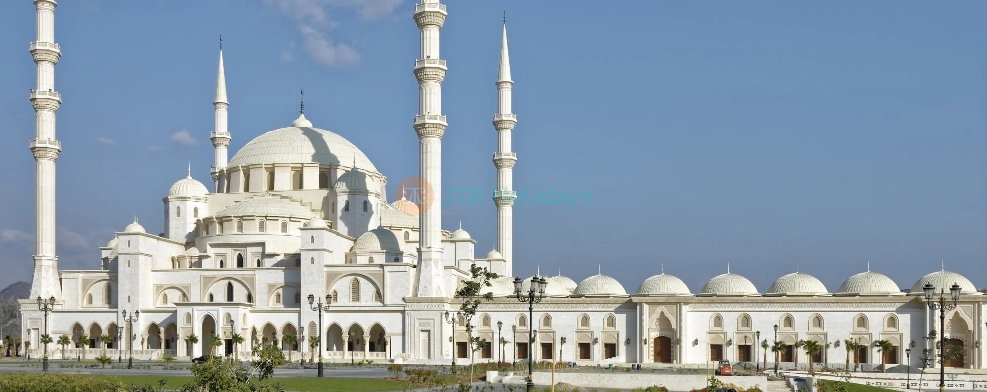 Fujairah East Coast Tour from Dubai | Mountains & Heritage | JTR Holidays - Image 4 of 5