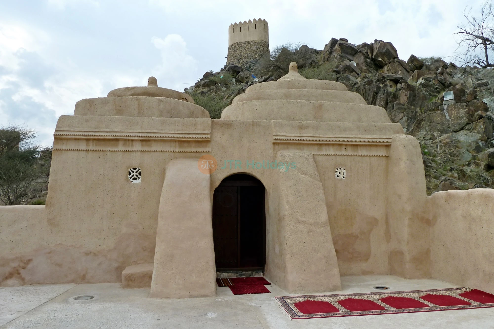 Fujairah East Coast Tour from Dubai | Mountains & Heritage | JTR Holidays - Image 7 of 9