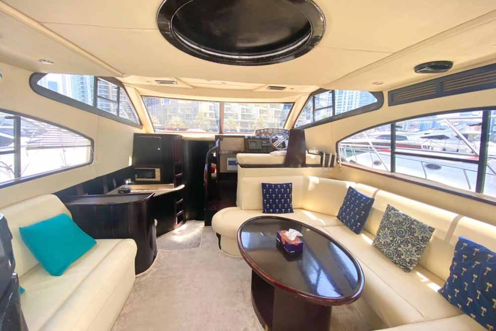 Promenade en yacht Marina de Dubaï 48 pieds - (15 personnes) - Image 4 sur 5