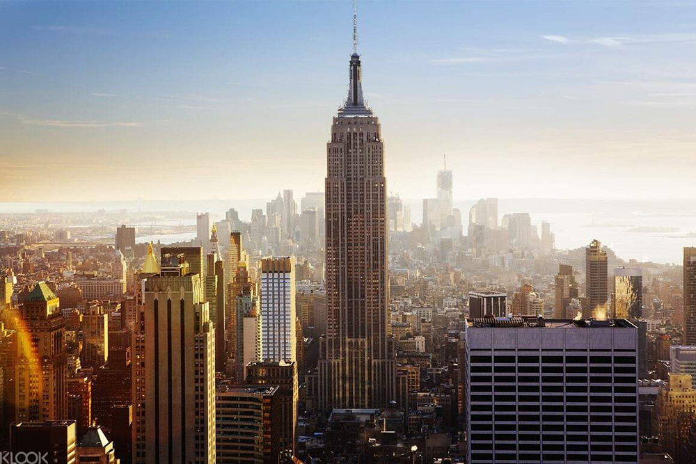 Go City Нью-Йорк Эксплорер Пасс - Сэкономьте до 50% с New York Explorer Pass. Выберите 3, 4, 5 или 7 лучших достопримечательностей Нью-Йорка из более чем 90 вариантов. Наслаждайтесь проходом без очереди, исследуйте в своем темпе с действительностью 30 дней после первого использования и получите мгновенное цифровое подтверждение. Идеально для гибких и удобных экскурсий по Нью-Йорку. Go City Нью-Йорк Эксплорер Пасс - Изображение 2 из 5