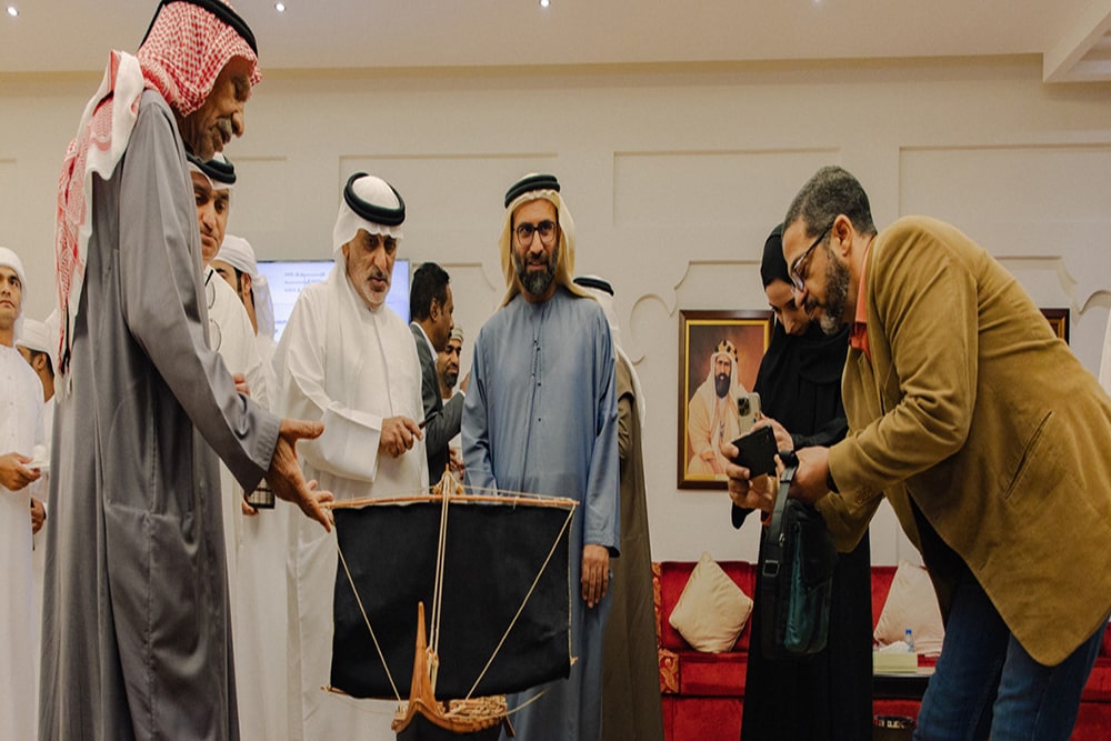 Entrada para el Museo Nacional Zayed en Abu Dabi - Explora el Museo Nacional Zayed en el Distrito Cultural Saadiyat: 300,000 años de historia de los EAU en seis galerías, tradiciones costeras, patrimonio interior, exhibiciones de Sheikh Zayed. Pasea por el Jardín Al Masar de 600 m; servicios de accesibilidad incluidos. Aventura en un ícono cultural. Entrada para el Museo Nacional Zayed en Abu Dabi - Imagen 4 de 5