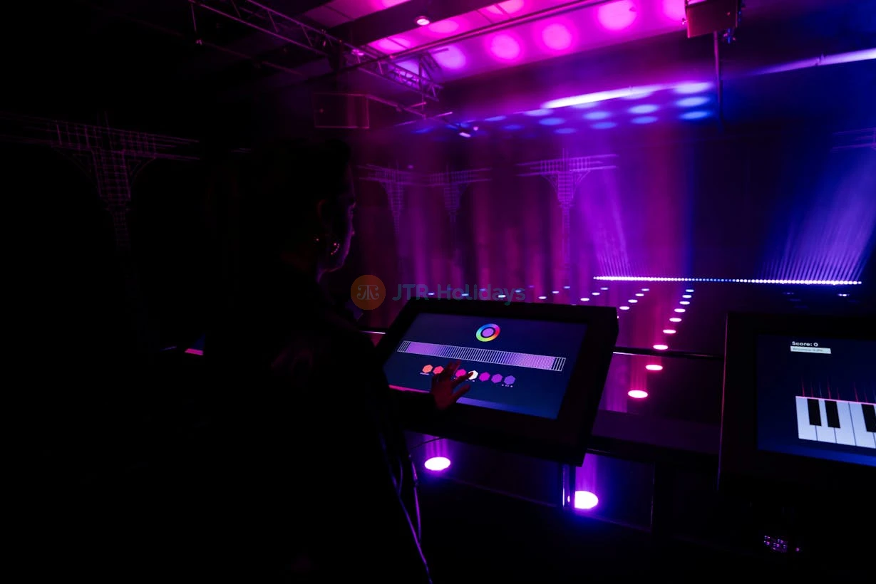 AMAZE: The Immersive Experience - Image 6 of 6