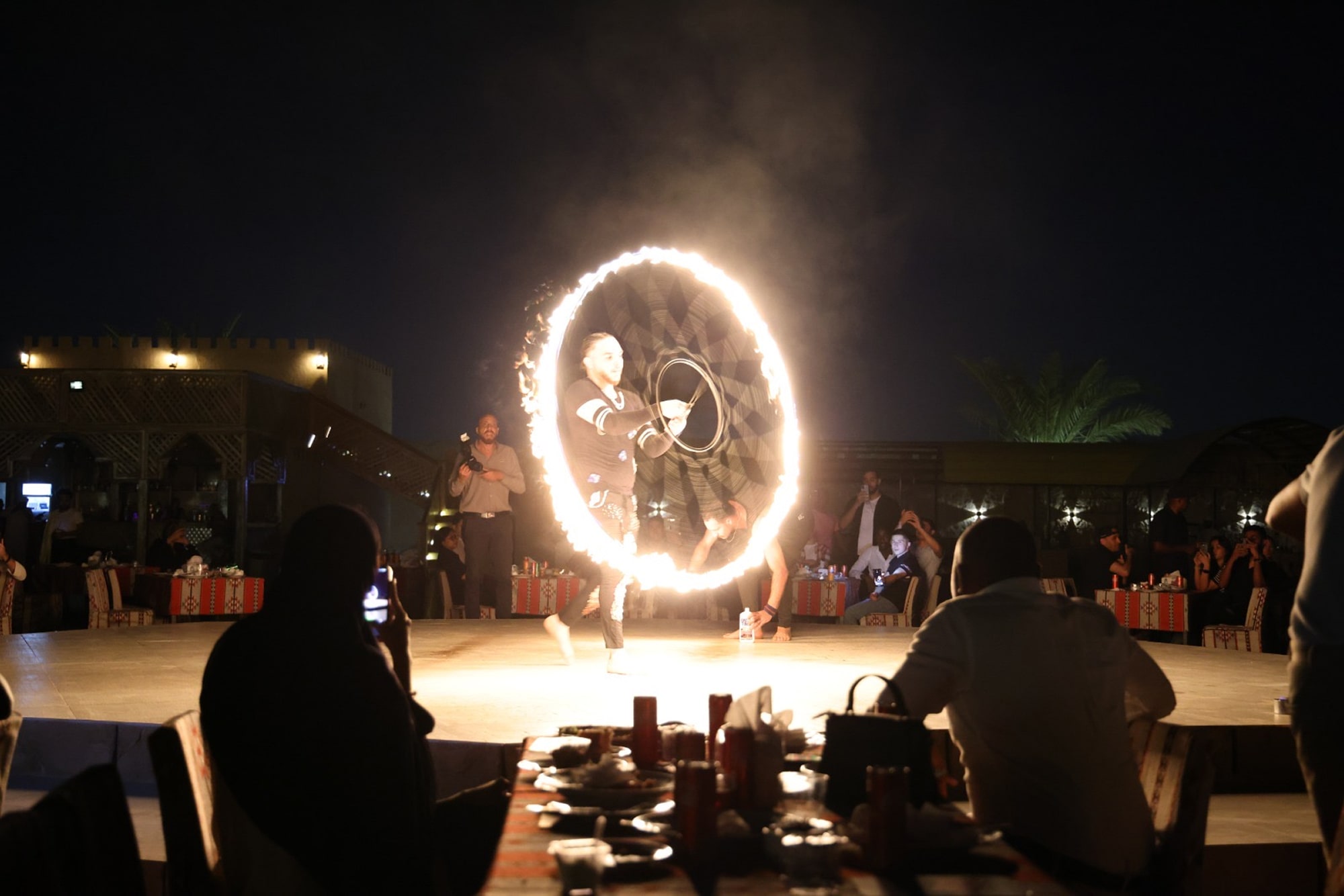 Übernachtung Wüstensafari Dubai - Nehmen Sie an unserer Abend- und Übernachtungs-Wüstensafari in Dubai für ein abenteuerreiches Erlebnis teil. Genießen Sie aufregendes Dünenfahren, ein köstliches Buffetabendessen, Live-Unterhaltung und einen Übernachtungsaufenthalt in einem klimatisierten Zimmer oder traditionellen Zelt. Erwachen Sie zu einem atemberaubenden Wüstensonnenaufgang mit Frühstück inklusive. Bequeme Abholung und Rückfahrt zu Ihrem Hotel. Übernachtung Wüstensafari Dubai - Bild 2 von 5