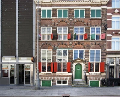El Museo Casa Rembrandt - Descubre el Museo Casa Rembrandt en Ámsterdam con esta entrada a la casa restaurada del siglo XVII donde el artista vivió y trabajó durante 19 años. Explora grabados, bocetos, artefactos de la época y obras de sus alumnos para una inmersión en su mundo creativo. El Museo Casa Rembrandt - Imagen 2 de 5
