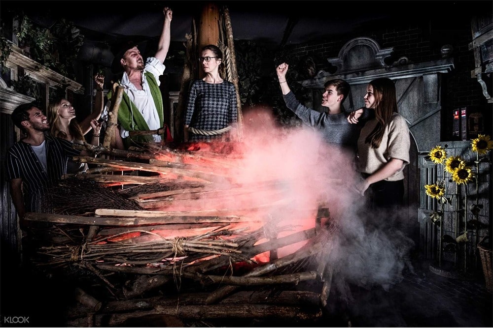 The Amsterdam Dungeon Ticket - Step into Amsterdam's dark history at The Amsterdam Dungeon with live actors, thrilling rides, and immersive shows – book now for 1-hour family fun! The Amsterdam Dungeon Ticket - Image 1 of 5