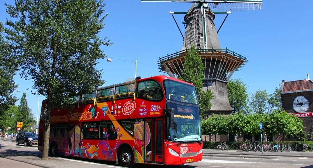 Tour en autobús turístico City Sightseeing Amsterdam con paradas libres - Image 1 of 7