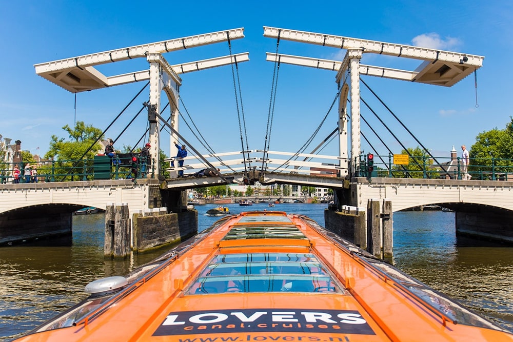Amsterdam Canal Cruise Ticket - Enjoy a 1-hour Amsterdam canal cruise with departures every 15 minutes from 09:00–21:00 from Central Station. Relax on UNESCO-listed waterways and return about one hour after your chosen departure time. Amsterdam Canal Cruise Ticket - Image 3 of 5