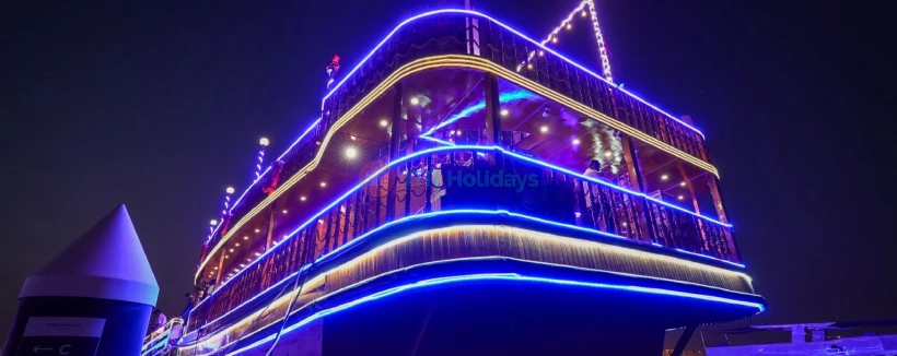 Dubai Wasserkanal Dinner Cruise - Genießen Sie eine 2-stündige Dubai Wasserkanal Dinner Cruise mit dem Dustaku Dhow von der Al Jaddaf Marina. Schlemmen Sie ein internationales Buffet, sehen Sie Tanura- und Bauchtanz, Marionettenshows und genießen Sie den Blick auf den Burj Khalifa. Familienfreundlicher Abend mit Willkommensgetränken und Softdrinks inklusive. Buchen Sie jetzt für eine authentische arabische Nacht! Dubai Wasserkanal Dinner Cruise - Bild 3 von 5