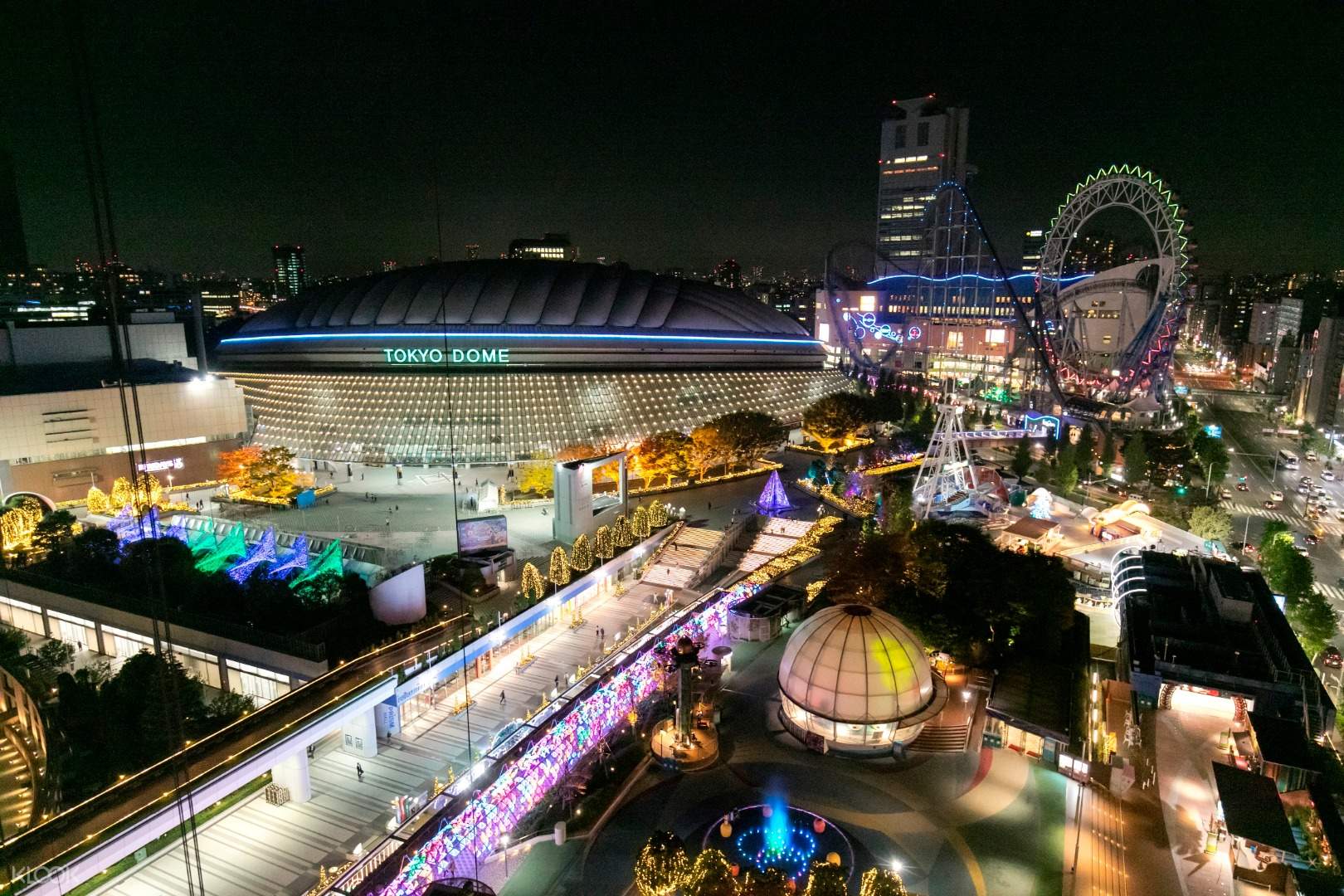 Tokyo Dome City Vergnügungspark - Erhalten Sie Tickets für die Tokyo Dome City Attraktionen mit 8 Stunden freiem Parkzugang. Fahren Sie mit dem Big O, dem zentrumsfreien Riesenrad (Karaoke-Gondeln) & der Thunder Dolphin Achterbahn mit 130 km/h. Wählen Sie Attraktionen – gültig nur für nicht-japanische Staatsbürger. Geöffnet 10:00–20:00 Uhr; Kinder ab 3 Jahren benötigen Erwachsenentickets. Nervenkitzel in Tokio! Tokyo Dome City Vergnügungspark - Bild 1 von 5