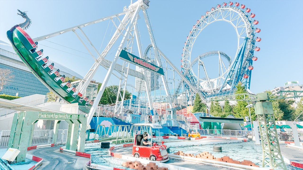 Tokyo Dome City Vergnügungspark - Erhalten Sie Tickets für die Tokyo Dome City Attraktionen mit 8 Stunden freiem Parkzugang. Fahren Sie mit dem Big O, dem zentrumsfreien Riesenrad (Karaoke-Gondeln) & der Thunder Dolphin Achterbahn mit 130 km/h. Wählen Sie Attraktionen – gültig nur für nicht-japanische Staatsbürger. Geöffnet 10:00–20:00 Uhr; Kinder ab 3 Jahren benötigen Erwachsenentickets. Nervenkitzel in Tokio! Tokyo Dome City Vergnügungspark - Bild 3 von 5