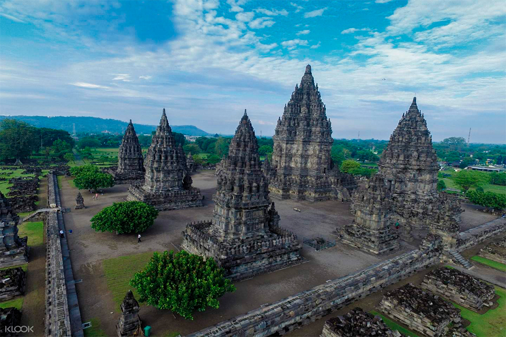 Prambanan Temple Ticket - Explore Prambanan Temple, Yogyakarta’s 9th-century UNESCO World Heritage site. Discover towering Hindu temples, intricate bas-reliefs of Ramayana and Bhagavata Purana, and beautiful gardens. Family-friendly and wheelchair-accessible. Prambanan Temple Ticket - Image 2 of 5