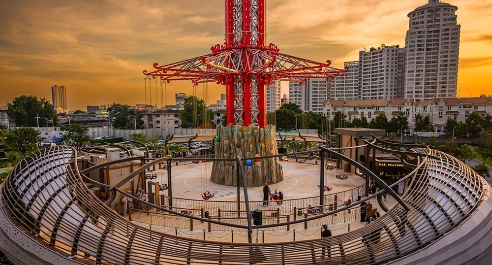 Skyflyer Giant Swing Asiatique - Image 1 of 5