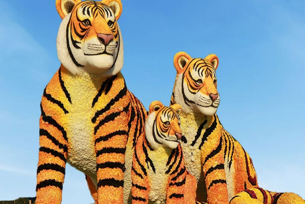 Dubai Garden Glow - Image 5 of 8