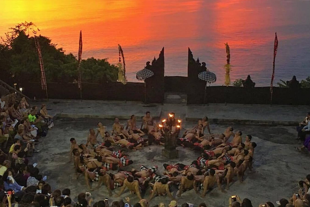 乌鲁瓦图凯查舞与火舞表演 - Image 3 of 6