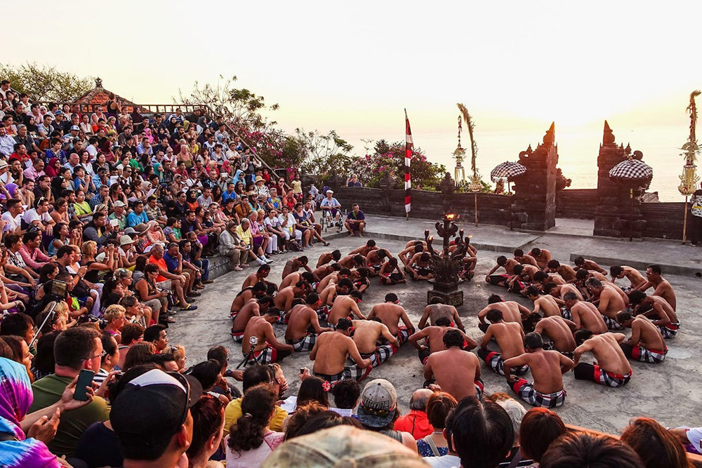 乌鲁瓦图凯查舞与火舞表演 - Image 4 of 6