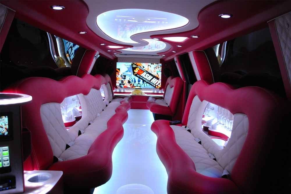 GMC Asanti Limo Dubai (22 Pax) - Sit back and enjoy a luxury ride in the city of Gold. We know what our valued clients need when they land in Dubai. We have a variety of luxury stretch limousines. Our limousine Dubai minimum capacity is eight passengers and a maximum of 26 passengers. Limousine ride Dubai can be booked as per the size of the group. GMC Asanti Limo Dubai (22 Pax) - Image 2 of 5