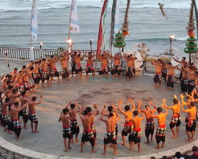 Spectacle de danse Kecak à la plage de Melasti - Image 2 sur 5