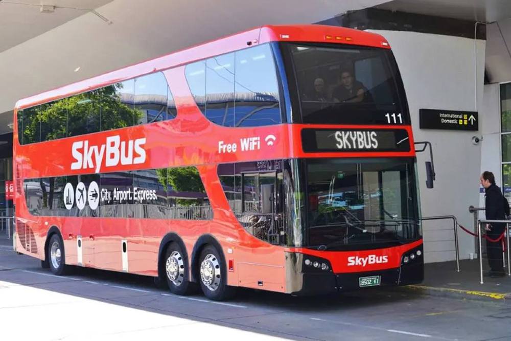 Transfert SkyBus de l'aéroport de Tullamarine vers le centre-ville de Melbourne - Voyagez facilement avec SkyBus Melbourne City Express. Profitez de transferts aéroport 24/7 depuis l'aéroport de Tullamarine, Wi-Fi gratuit, pas de frais pour les bagages, billets enfants disponibles et descentes pratiques en ville. Transfert SkyBus de l'aéroport de Tullamarine vers le centre-ville de Melbourne - Image 5 sur 5