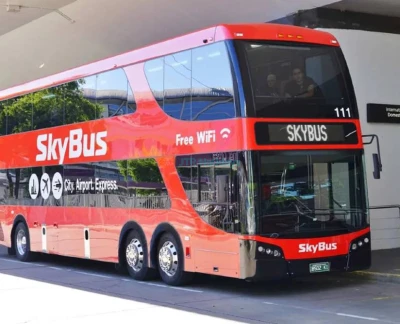 SkyBus Tullamarine Flughafen zum Stadtzentrum Melbourne - Reisen Sie bequem mit dem SkyBus Melbourne City Express. Genießen Sie 24/7 Flughafentransfers vom Tullamarine Flughafen, kostenloses WLAN, keine Gepäckgebühren, Kindertickets erhältlich und bequeme Abfahrten in der Stadt. SkyBus Tullamarine Flughafen zum Stadtzentrum Melbourne - Bild 5 von 5