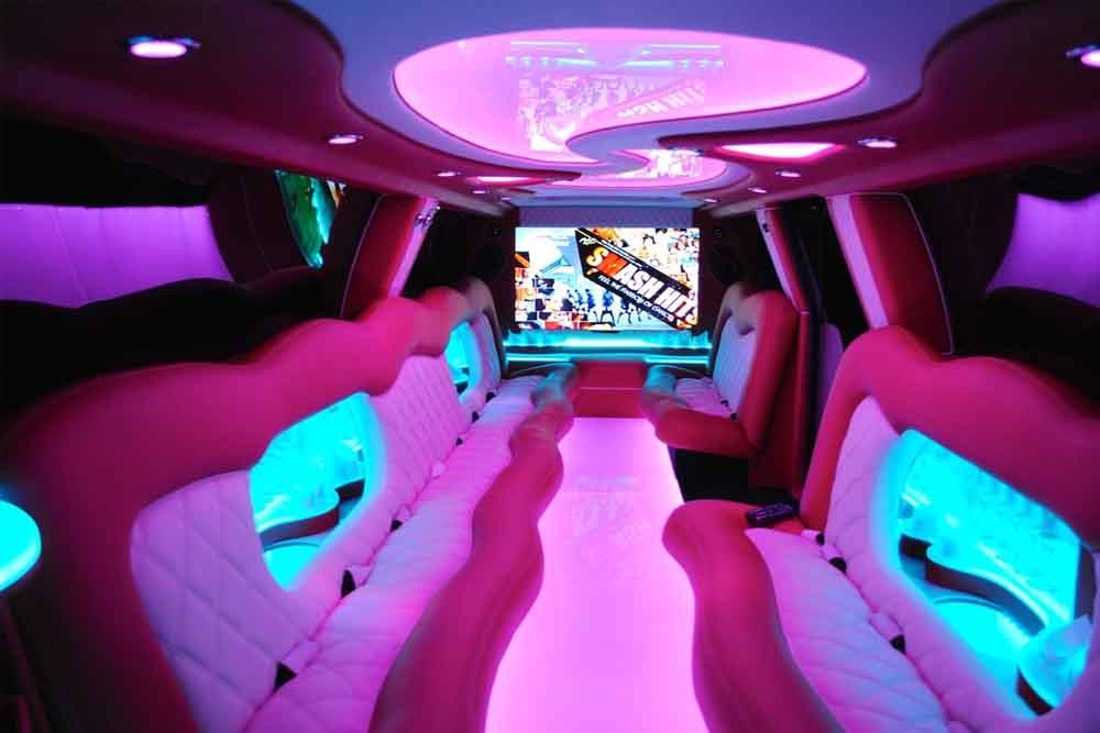 GMC Asanti Limo Dubai (22 Pax) - Sit back and enjoy a luxury ride in the city of Gold. We know what our valued clients need when they land in Dubai. We have a variety of luxury stretch limousines. Our limousine Dubai minimum capacity is eight passengers and a maximum of 26 passengers. Limousine ride Dubai can be booked as per the size of the group. GMC Asanti Limo Dubai (22 Pax) - Image 4 of 5