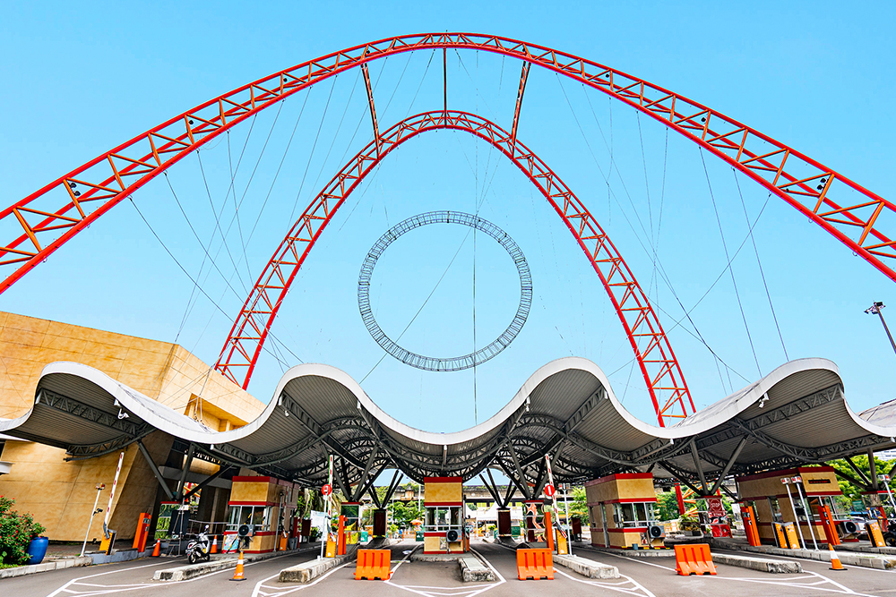 Porte d'entrée d'Ancol - Réservez votre entrée à Ancol Dreamland via la Porte d'entrée d'Ancol. Profitez des principales attractions comme le Parc à thème Dufan, Sea World, et Atlantis Aventure Aquatique. Les options incluent des billets individuels, des passes annuels et l'entrée pour véhicules pour voitures et motos. Porte d'entrée d'Ancol - Image 1 sur 5