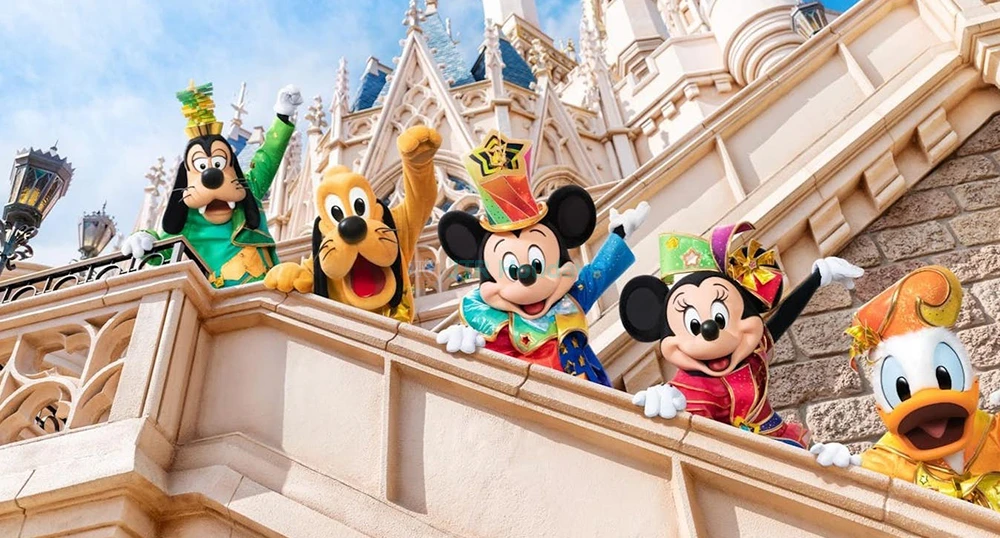 Tokyo Disneyland - Image 1 of 5