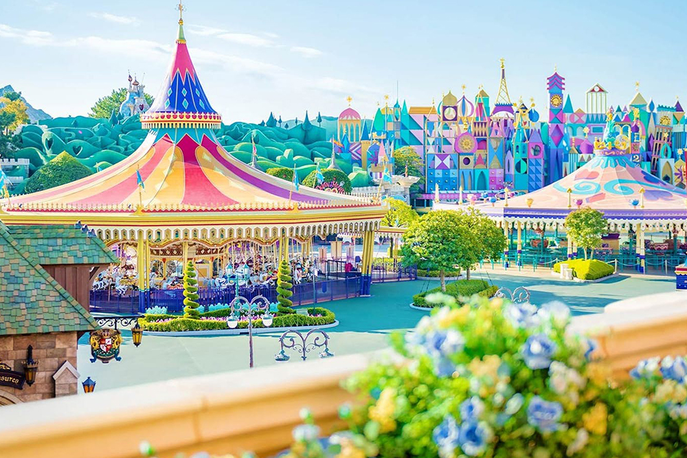 Tokyo Disneyland - Visit Tokyo Disneyland in Urayasu, Chiba near Maihama Station. Enjoy top attractions, parades, seasonal events, character meet-and-greets, and easy QR code entry. Book Tokyo Disneyland tickets for a magical day in Japan. Tokyo Disneyland - Image 4 of 5