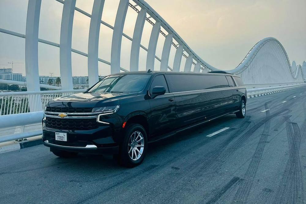 Limusina Chevy Suburban Kohinoor Black 2024 (20 pax) - Image 1 of 6
