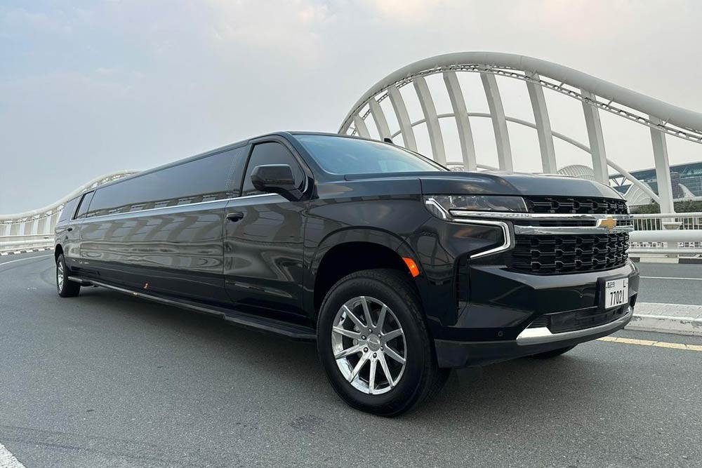 Limusina Chevy Suburban Kohinoor Black 2024 (20 pax) - Image 2 of 6