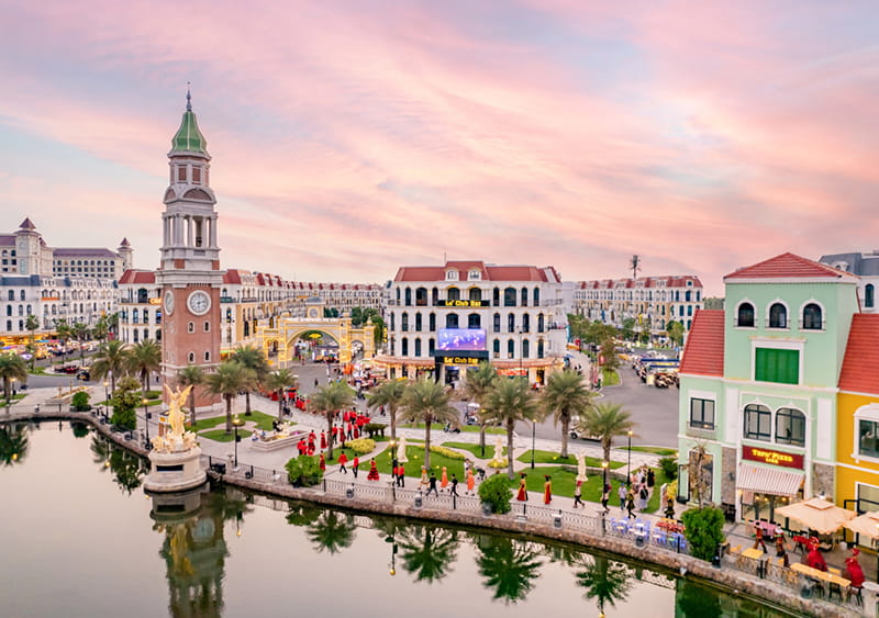 Grand World Phu Quoc Ticket - Image 1 of 9