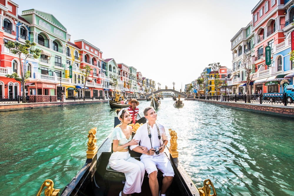 Grand World Phu Quoc Ticket - Explore Grand World Phu Quoc, the Sleepless City with live shows, Teddy Bear Museum, nightlife, shopping, and free shuttle access across Phu Quoc. Grand World Phu Quoc Ticket - Image 4 of 5