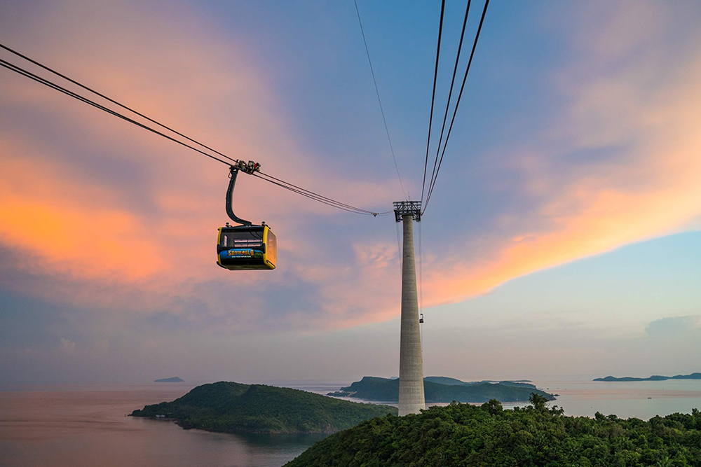 Sun World Hon Thom Ticket - Enjoy Sun World Hon Thom Nature Park with a scenic cable car ride, Aquatopia Water Park, Exotica Park thrills, buffet lunch, and Kiss of the Sea show. Sun World Hon Thom Ticket - Image 1 of 5
