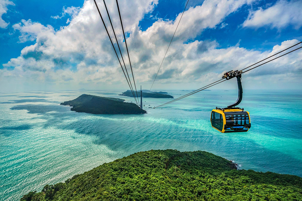 Sun World Hon Thom Ticket - Enjoy Sun World Hon Thom Nature Park with a scenic cable car ride, Aquatopia Water Park, Exotica Park thrills, buffet lunch, and Kiss of the Sea show. Sun World Hon Thom Ticket - Image 2 of 5