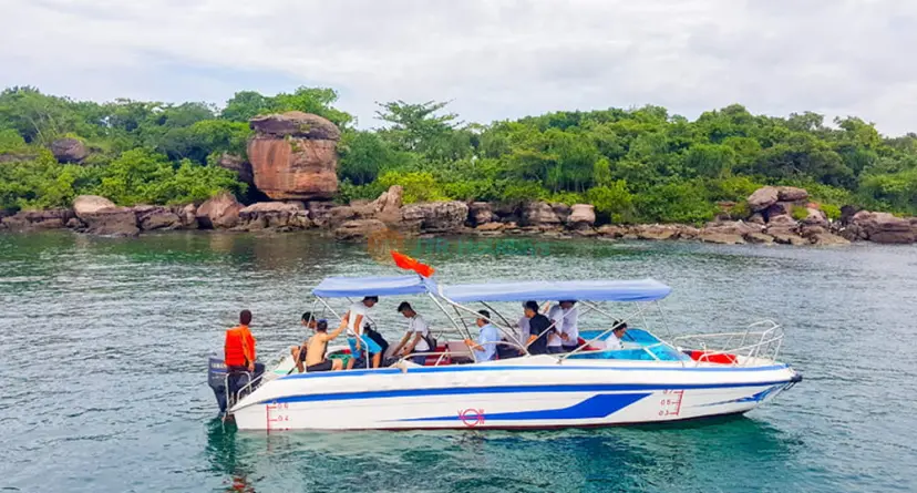 Phu Quoc 4 Island Speedboat Tour, Cable Car & Aquatopia Water Park - Image 1 of 7