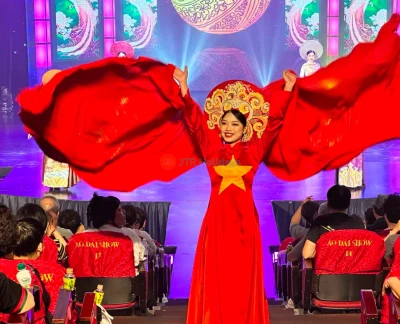 Ao Dai Show Ticket in Da Nang - Watch the Ao Dai Show in Da Nang and relive Nguyen Dynasty court culture with royal costumes, folk dance, martial arts, and a 60‑minute show at 19:45. Ao Dai Show Ticket in Da Nang - Image 2 of 5