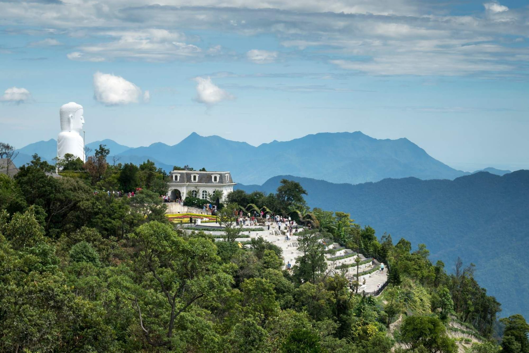 Sun World巴拿山缆车及自助餐体验 - 预订山世界巴拿山:缆车游览、金桥、法式村庄、花园和幻想乐园入场券,以及四季度假酒店自助餐和优惠券福利。 Sun World巴拿山缆车及自助餐体验 - 图片 5 的 5