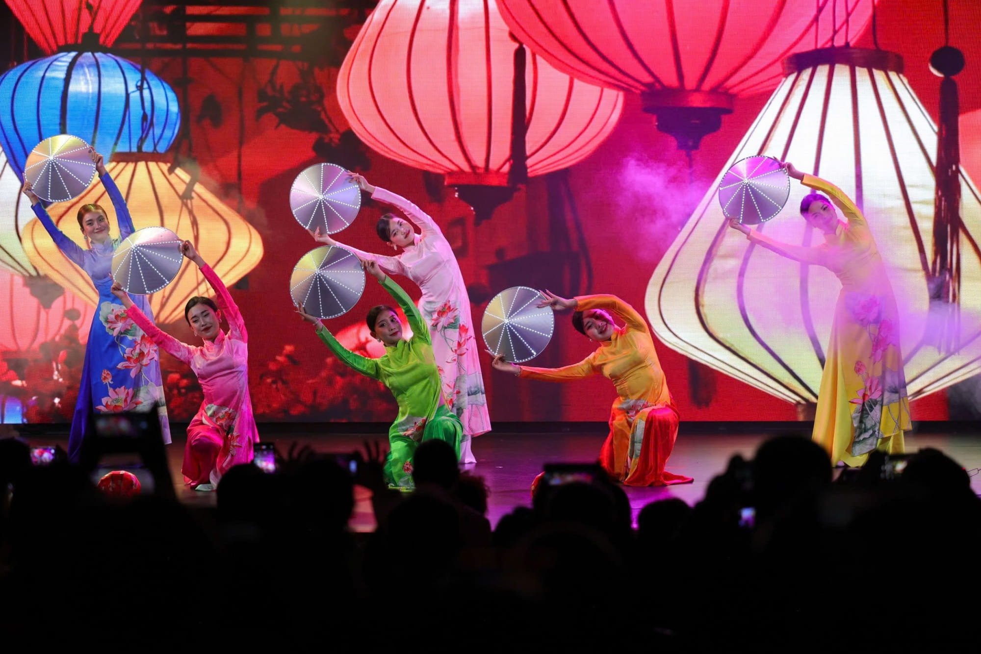 The Heritage Show Ticket in Da Nang - Experience a one-hour cultural spectacle in Da Nang inspired by Hue Imperial City, My Son Sanctuary and Hoi An. Stunning music, dance, lights—book now. The Heritage Show Ticket in Da Nang - Image 4 of 5