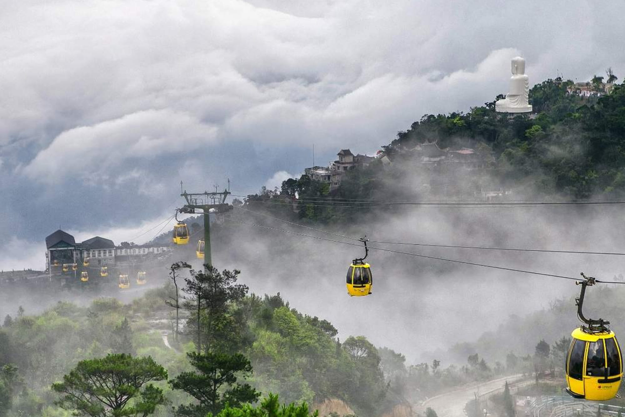 ダナン発バナヒルズ＆ゴールデンブリッジ日帰りツアー - 画像 4 の 5