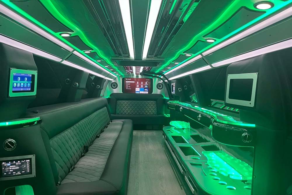 GMC Yukon Limousinenfahrt Dubai (18 Personen) - Bild 5 von 5