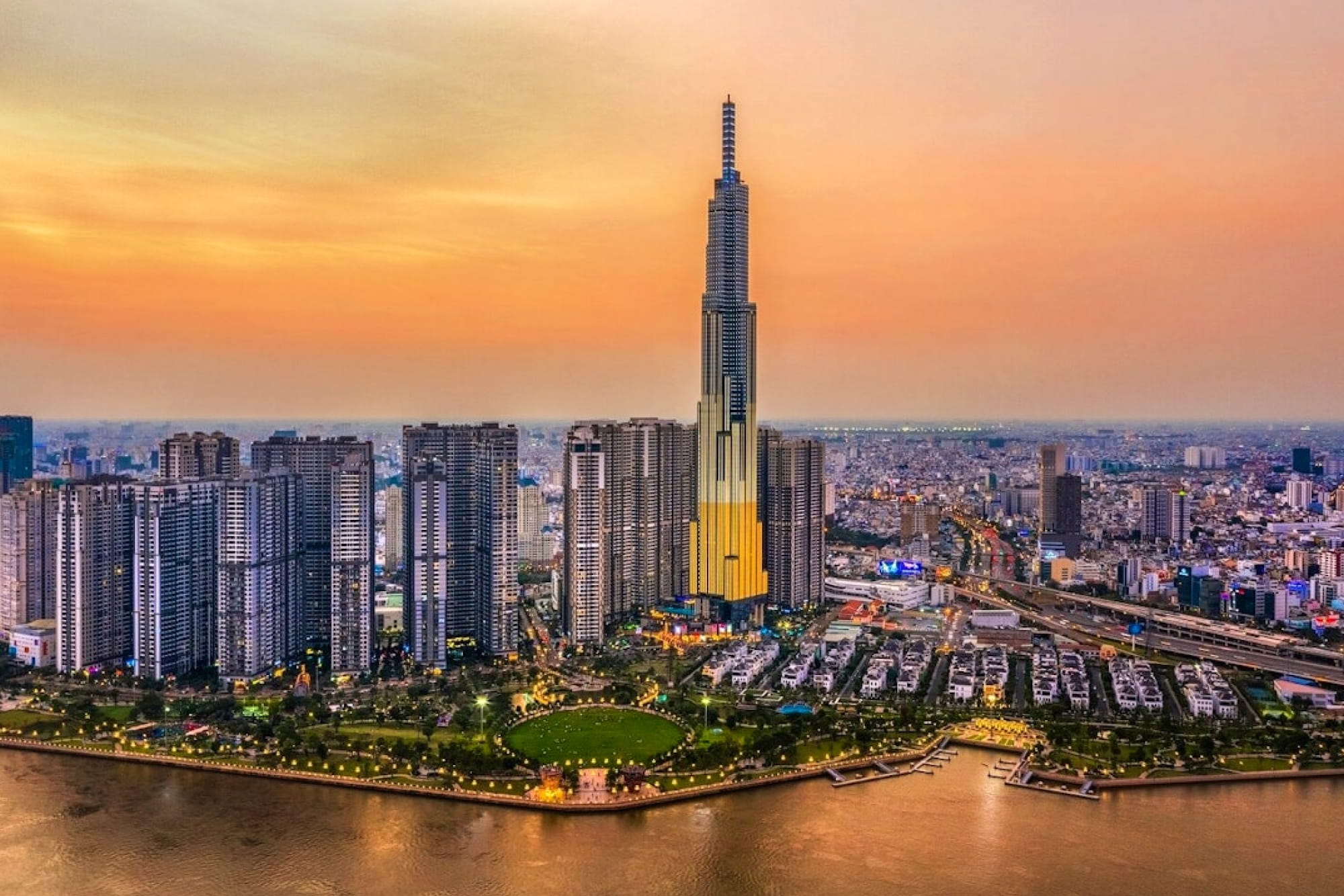 胡志明市地标81西贡天际观景票 - 在地标81天空观景台,海拔390米,尽享西贡全景。探索LED特效、户外展示和科技组合,带来难忘的天际线体验。 胡志明市地标81西贡天际观景票 - 图片 1 的 5