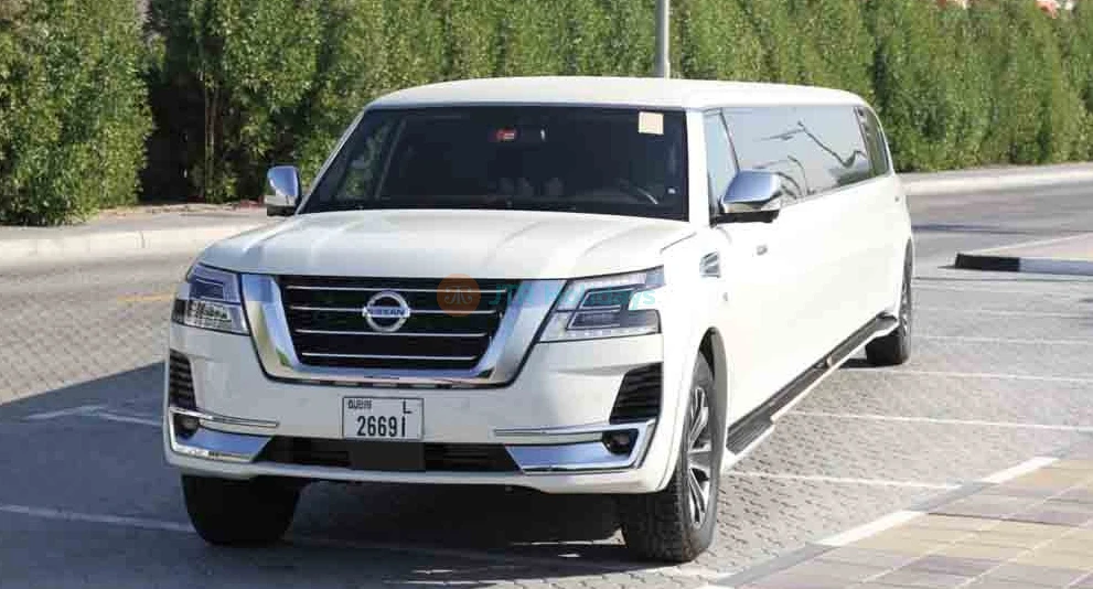 Nissan Patrol Limousinenfahrt Dubai (21 Personen) - Bild 1 von 5
