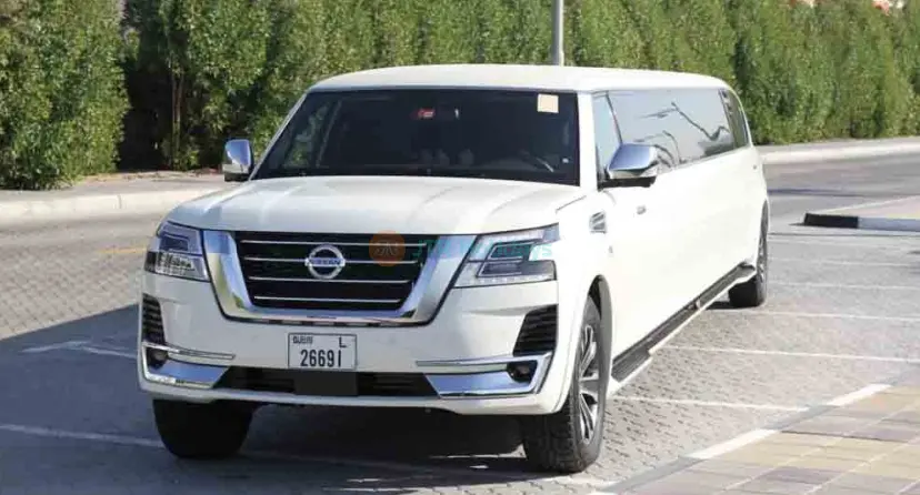 Nissan Patrol Limousinenfahrt Dubai (21 Personen) - Image 1 of 8