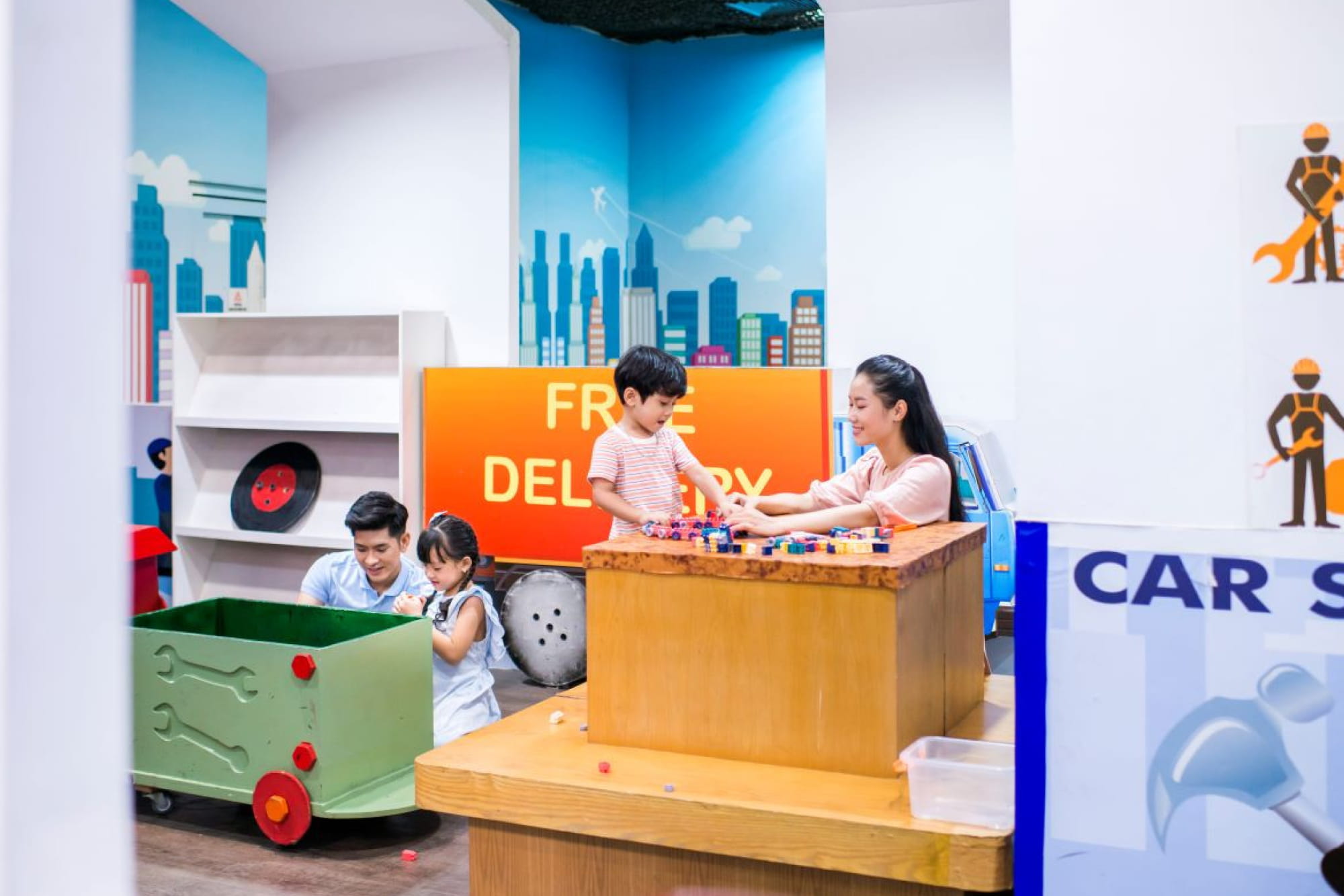 Entrada para VinKE Times City Hanói - Descubra VinKE Times City Hanói, un centro divertido de aprendizaje a través del juego que ofrece zonas creativas, carreras de juego de roles y academias interactivas para niños de todas las edades. Entrada para VinKE Times City Hanói - Imagen 3 de 5