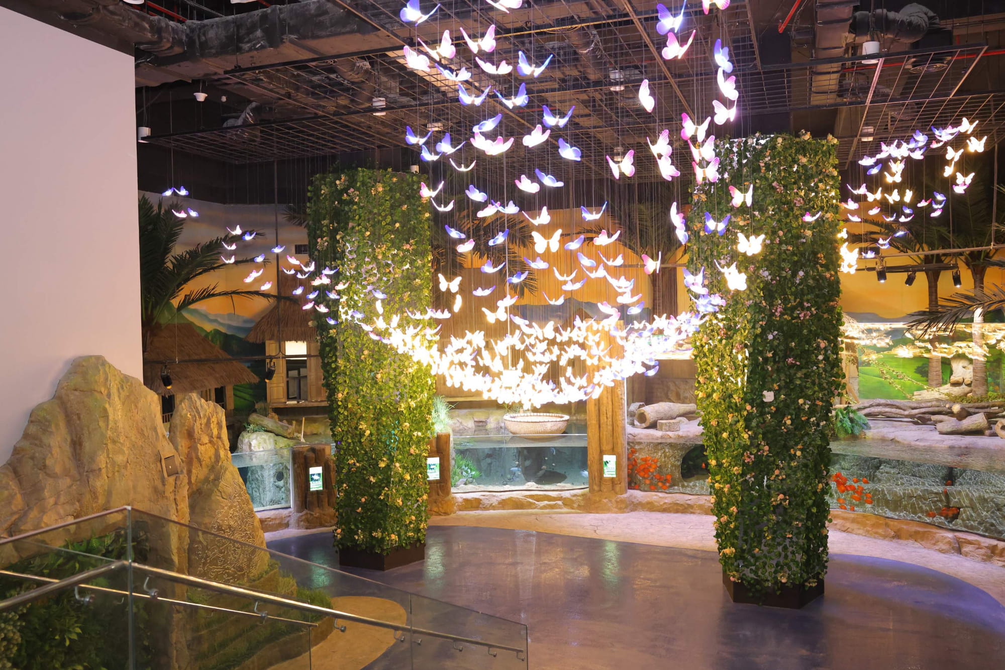 Lotte World Aquarium Hanoi Ticket - Explore Lotte World Aquarium Hanoi with 67 tanks, 31,000+ marine animals, interactive exhibits, and essential visitor tips for a smooth, fun experience. Lotte World Aquarium Hanoi Ticket - Image 3 of 5